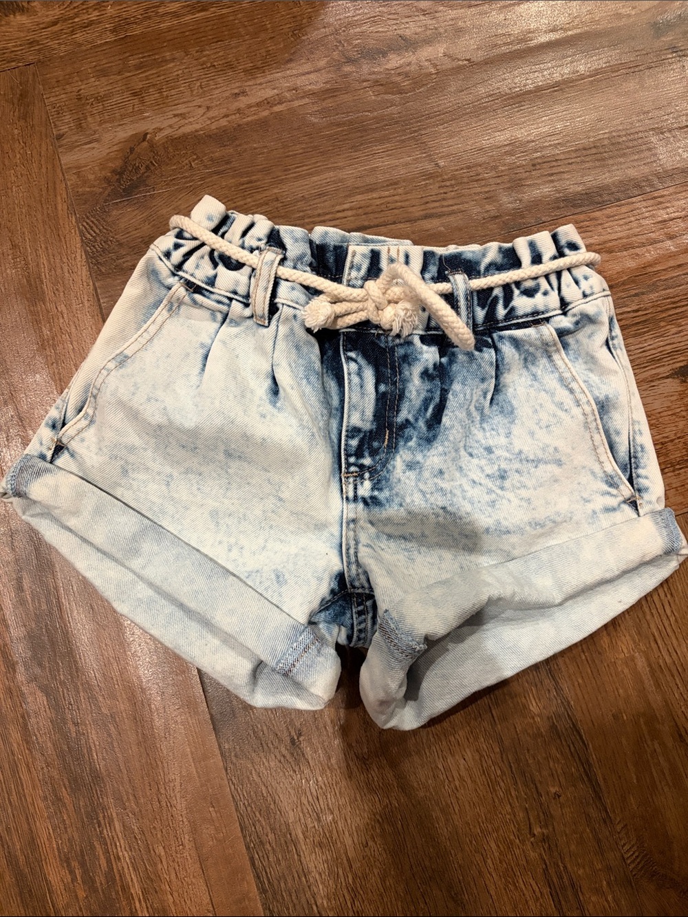 Vintage Havana Light Blue Acid-Wash Denim Shorts with Rope Belt